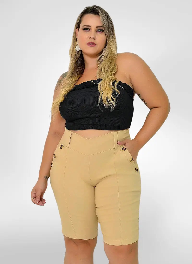 Bermuda Feminina alfaiataria plus size com botões no bolso