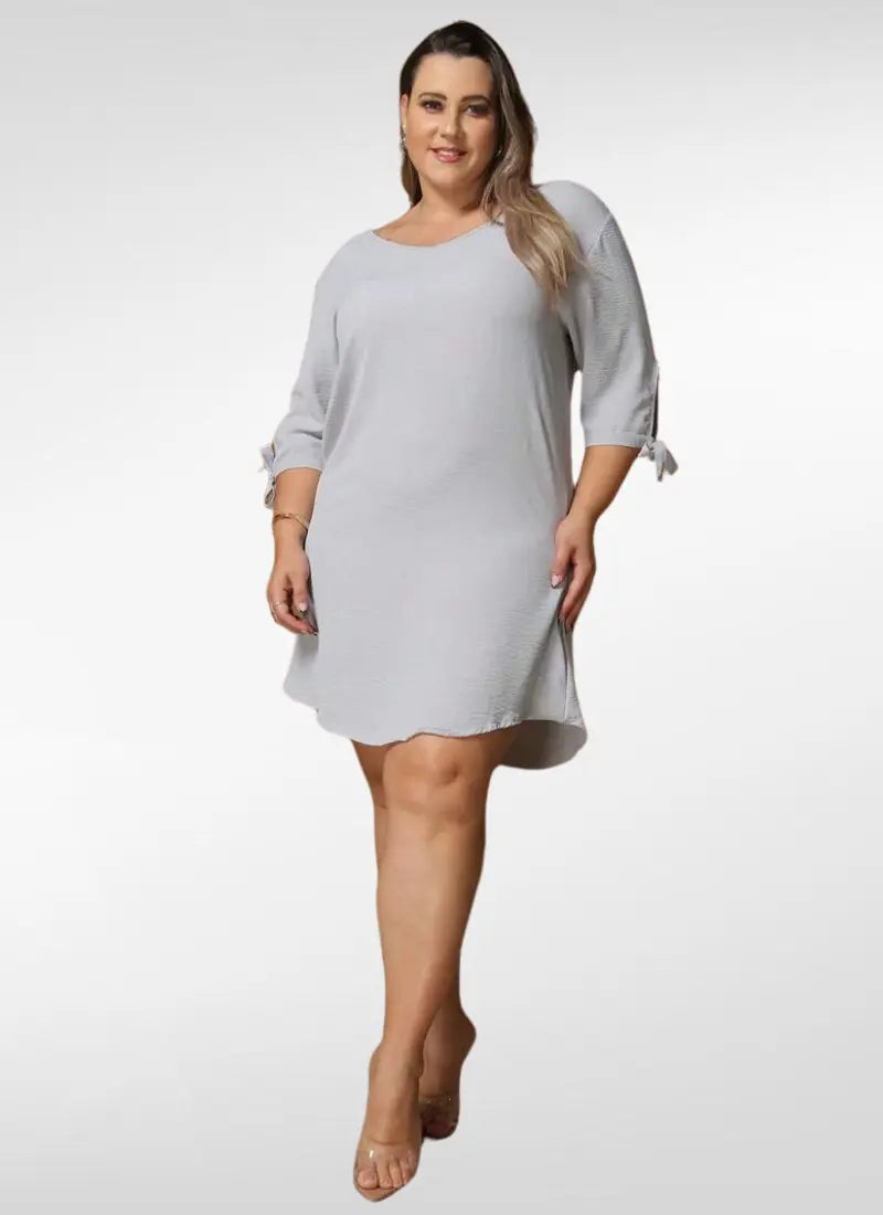 Vestido curto plus size com manga 3/4