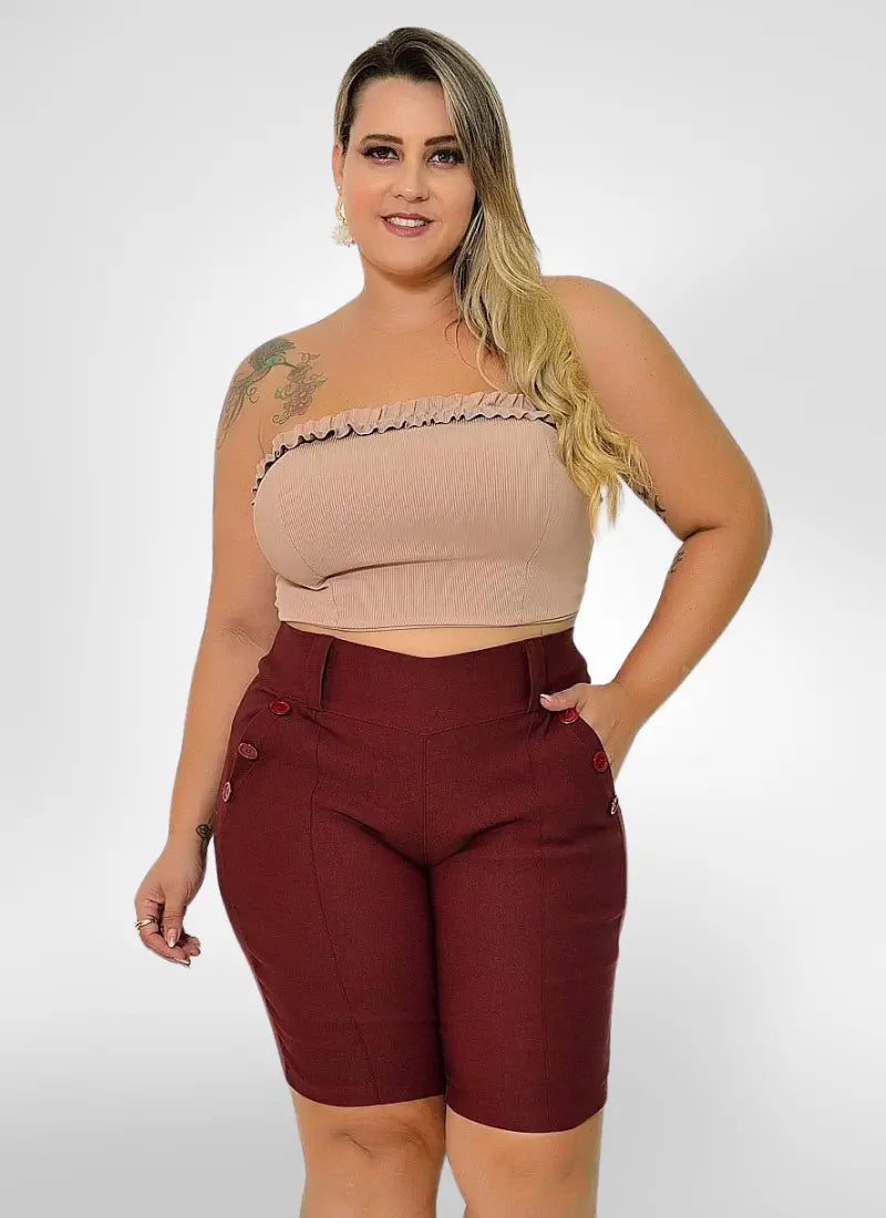 Bermuda Feminina alfaiataria plus size com botões no bolso