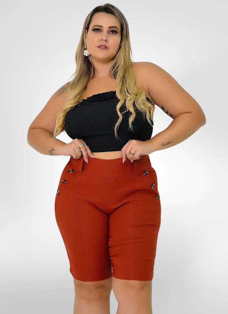 Bermuda Feminina alfaiataria plus size com botões no bolso