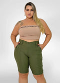 Bermuda Feminina alfaiataria plus size com botões no bolso