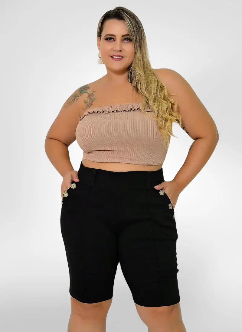 Bermuda Feminina alfaiataria plus size com botões no bolso