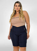 Bermuda Feminina alfaiataria plus size com botões no bolso