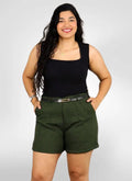 Short Feminino alfaiataria plus size em linho com cinto