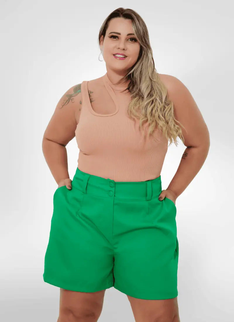 Short Feminino alfaiataria plus size com botões