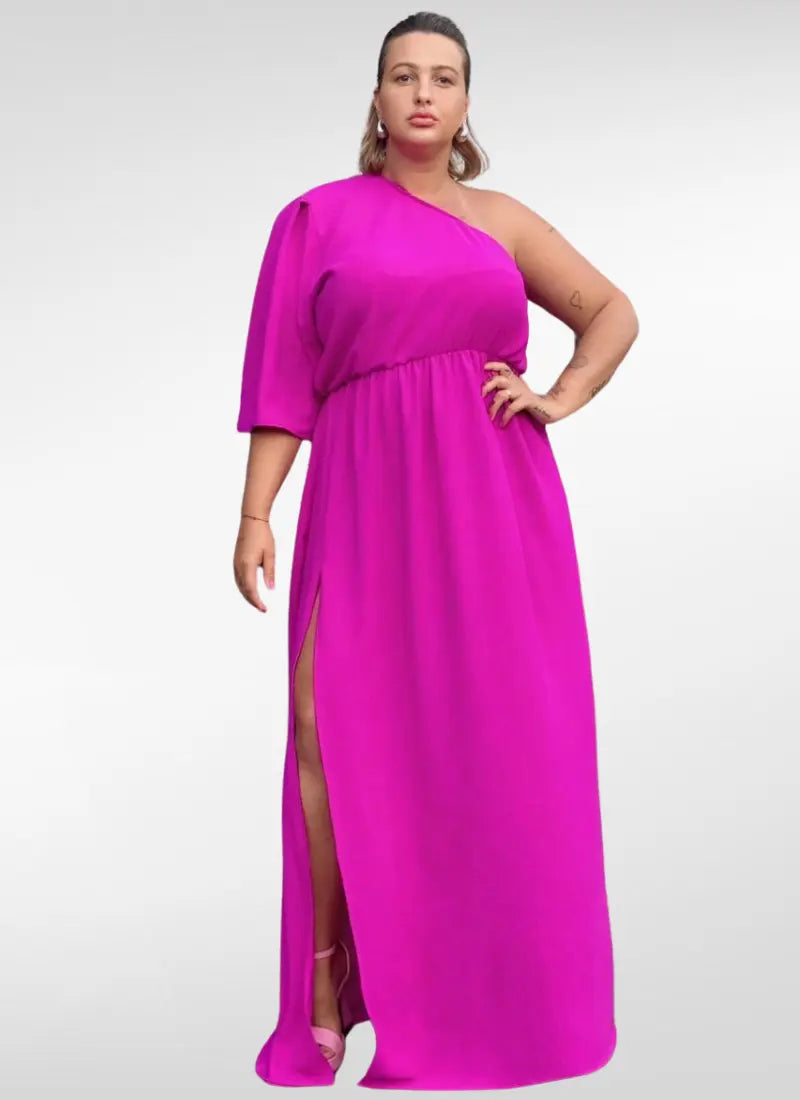 Vestido longo plus size com fenda lateral