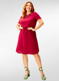 Vestido curto plus size com forro detalhes em renda